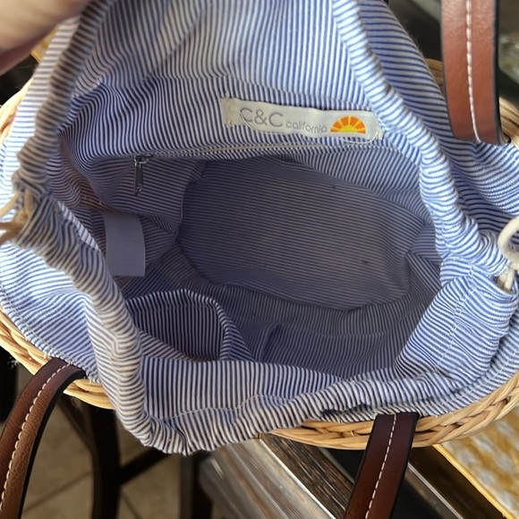 Wicker purse. Very cute! - Picture 7 of 8